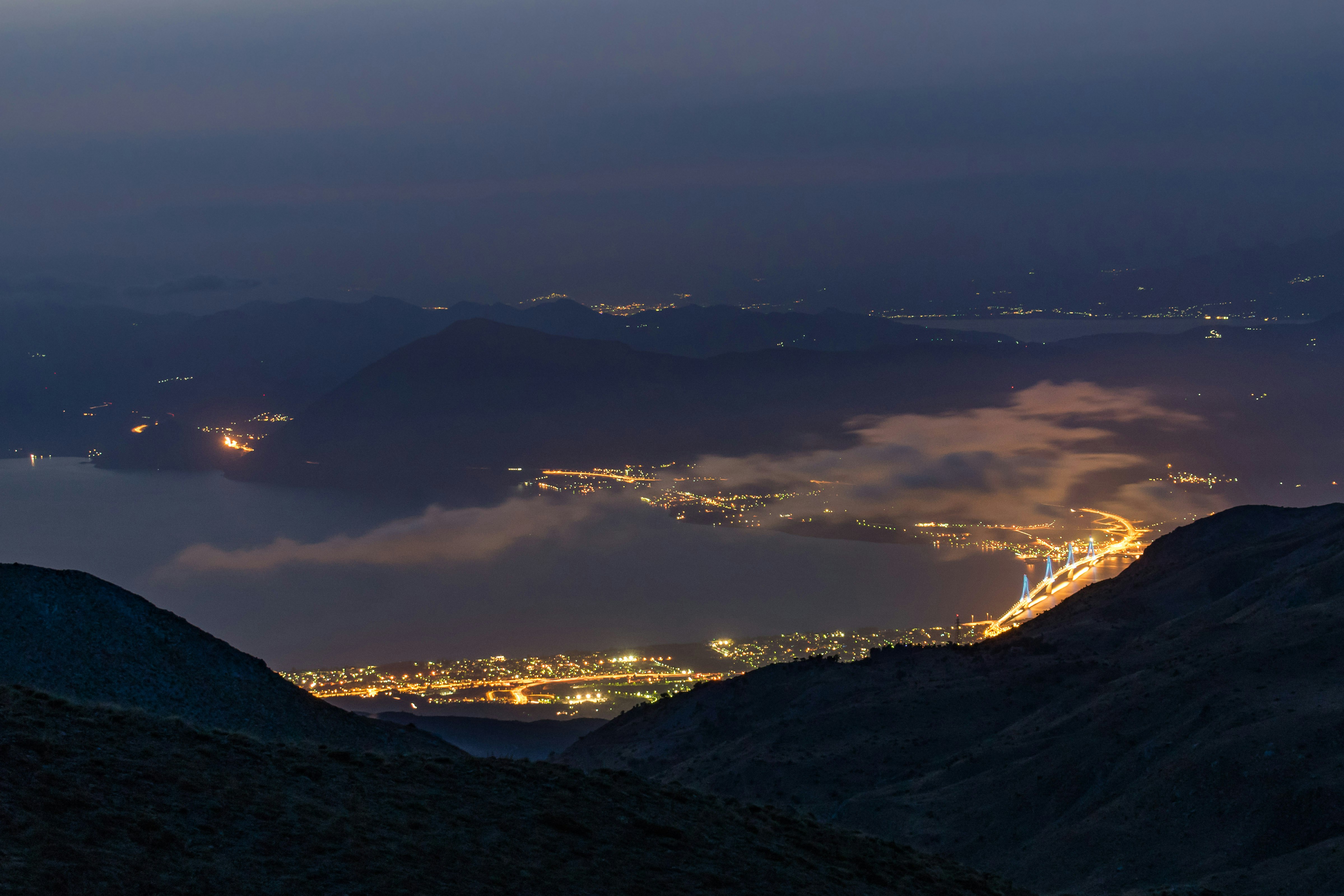 bird's eye photography of city and mountain